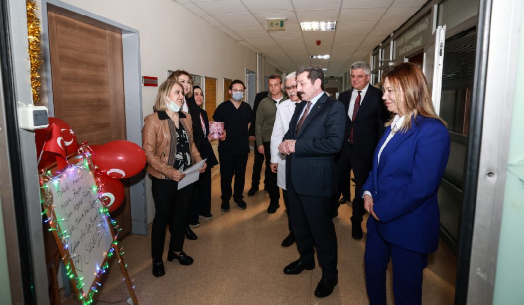 Vali Tavlı ve Rektör Aydın’dan 23 Nisan’da Anlamlı Ziyaret