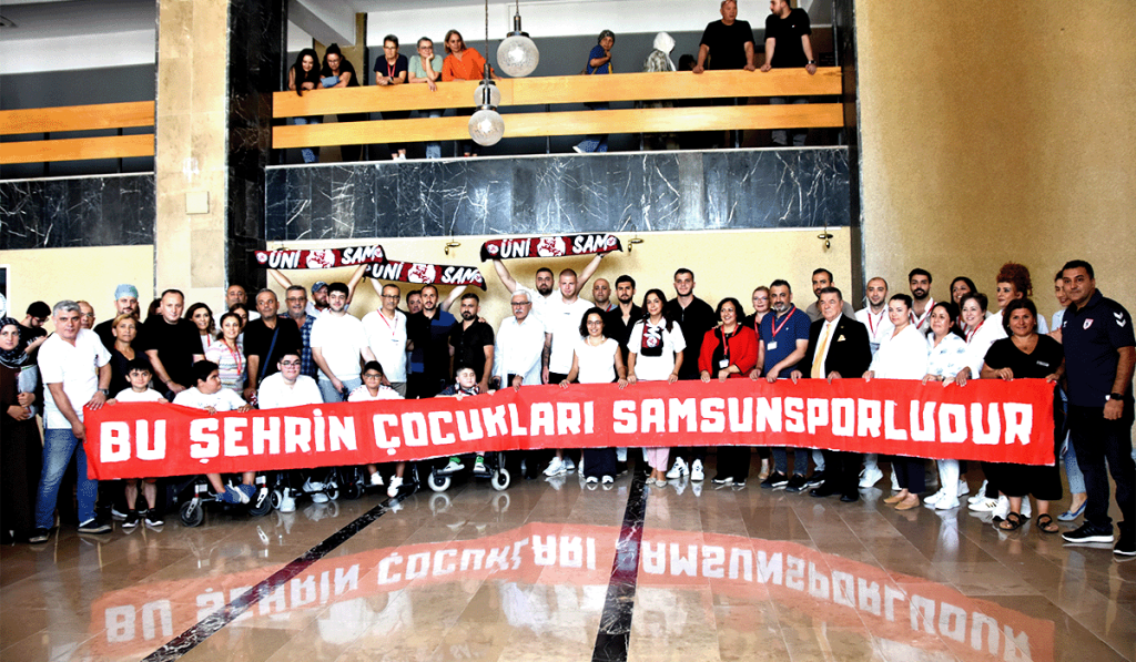 DMD Farkındalık Gününde Futbolculardan Sürpriz Ziyaret