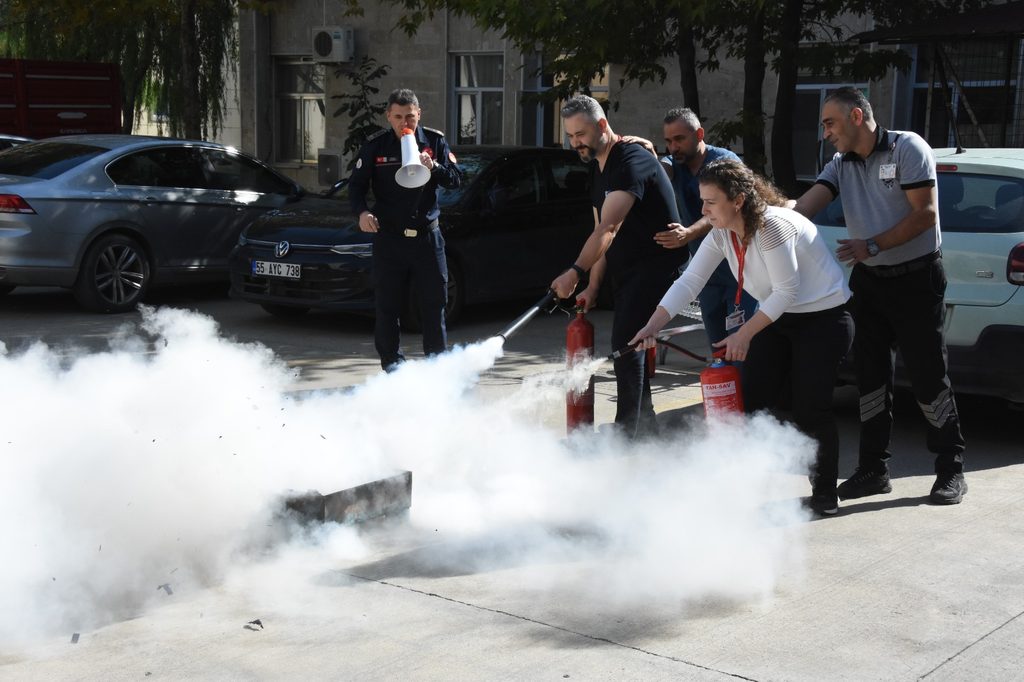 Hastanemizde Yangın ve Uygulamalı Yangın Söndürme Eğitimi Gerçekleştirildi